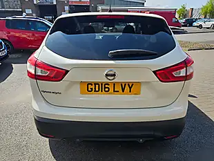 Used 2016 Nissan Qashqai N-Connecta White - Interior and Exterior details 4