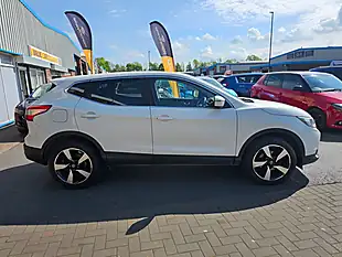 Used 2016 Nissan Qashqai N-Connecta White - Interior and Exterior details 5