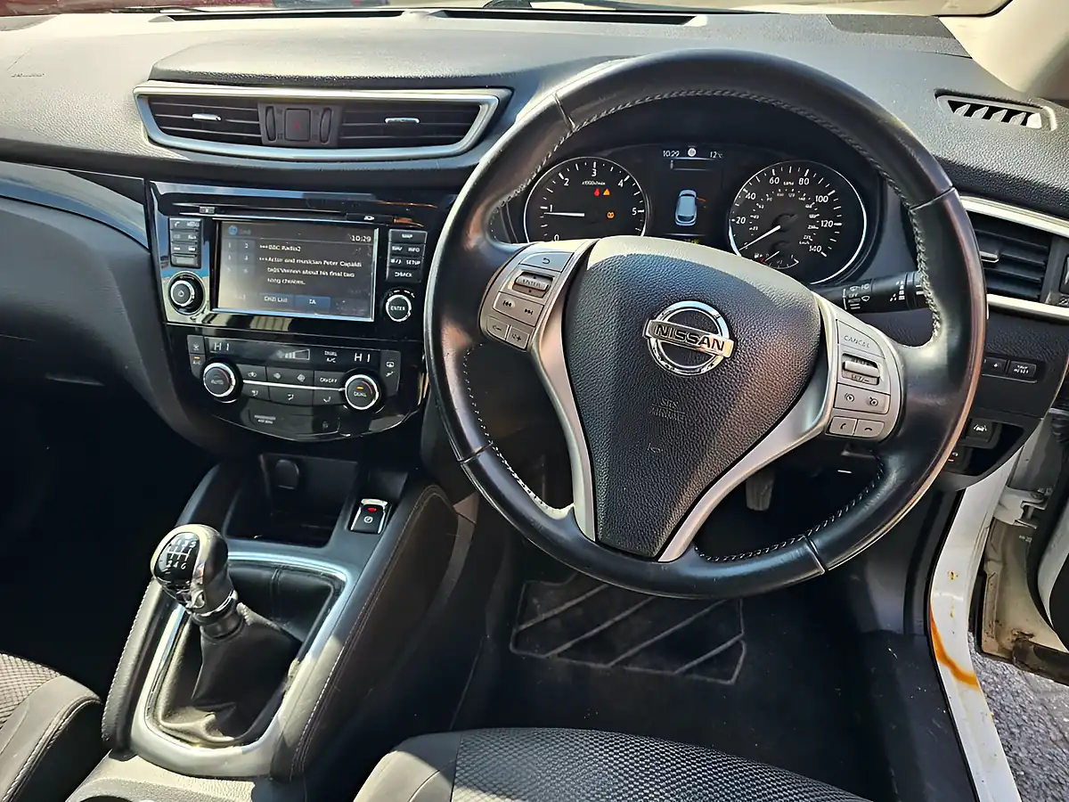 Used 2016 Nissan Qashqai N-Connecta White - Interior and Exterior details 7