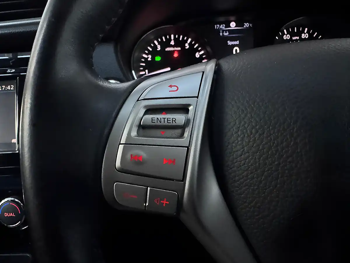 Used 2016 Nissan Qashqai N-Tec+ Black - Interior and Exterior details 14