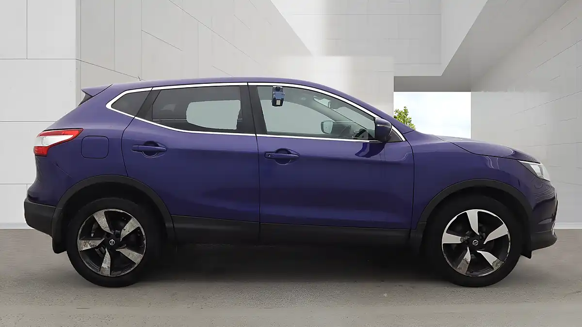 Used 2016 Nissan Qashqai N-Tec Blue - Interior and Exterior details 4