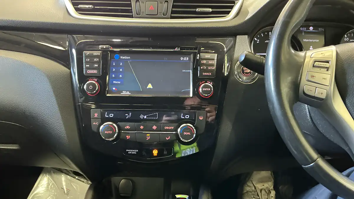 Used 2016 Nissan Qashqai N-Tec Blue - Interior and Exterior details 9
