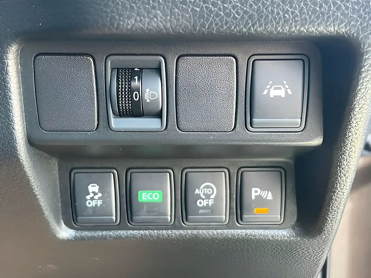 Used 2016 Nissan Qashqai N-Tec+ Bronze - Interior and Exterior details 15