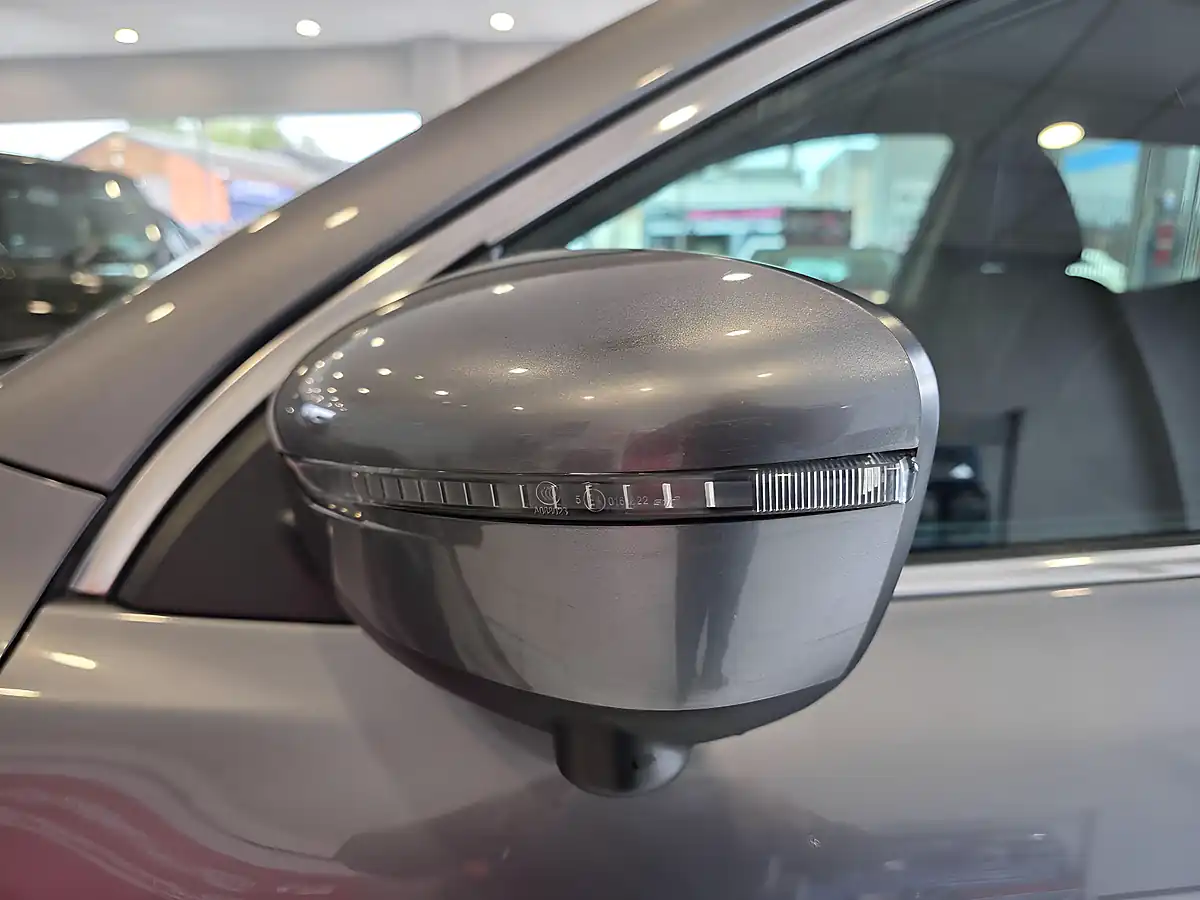 Used 2016 Nissan Qashqai N-Tec Grey - Interior and Exterior details 13