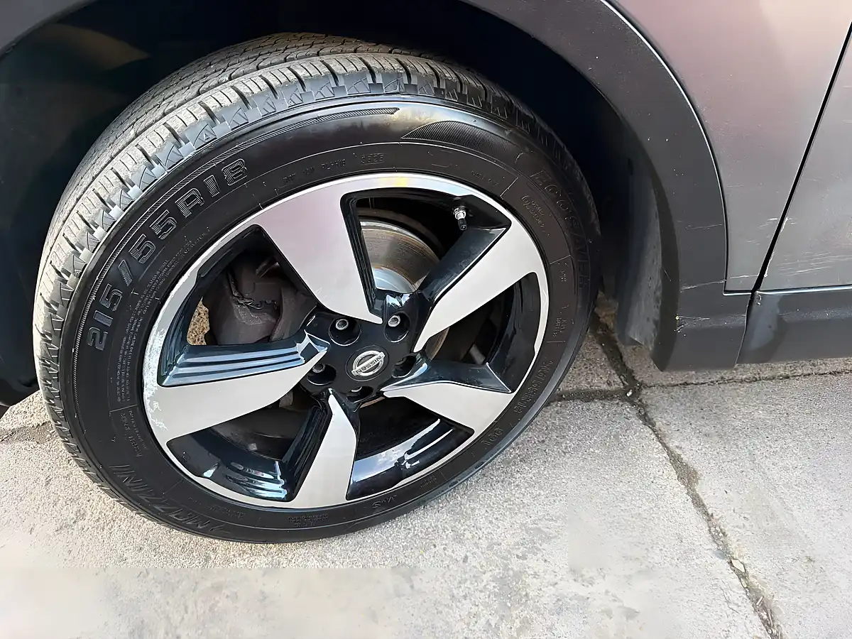 Used 2016 Nissan Qashqai N-Tec+ Grey - Interior and Exterior details 17