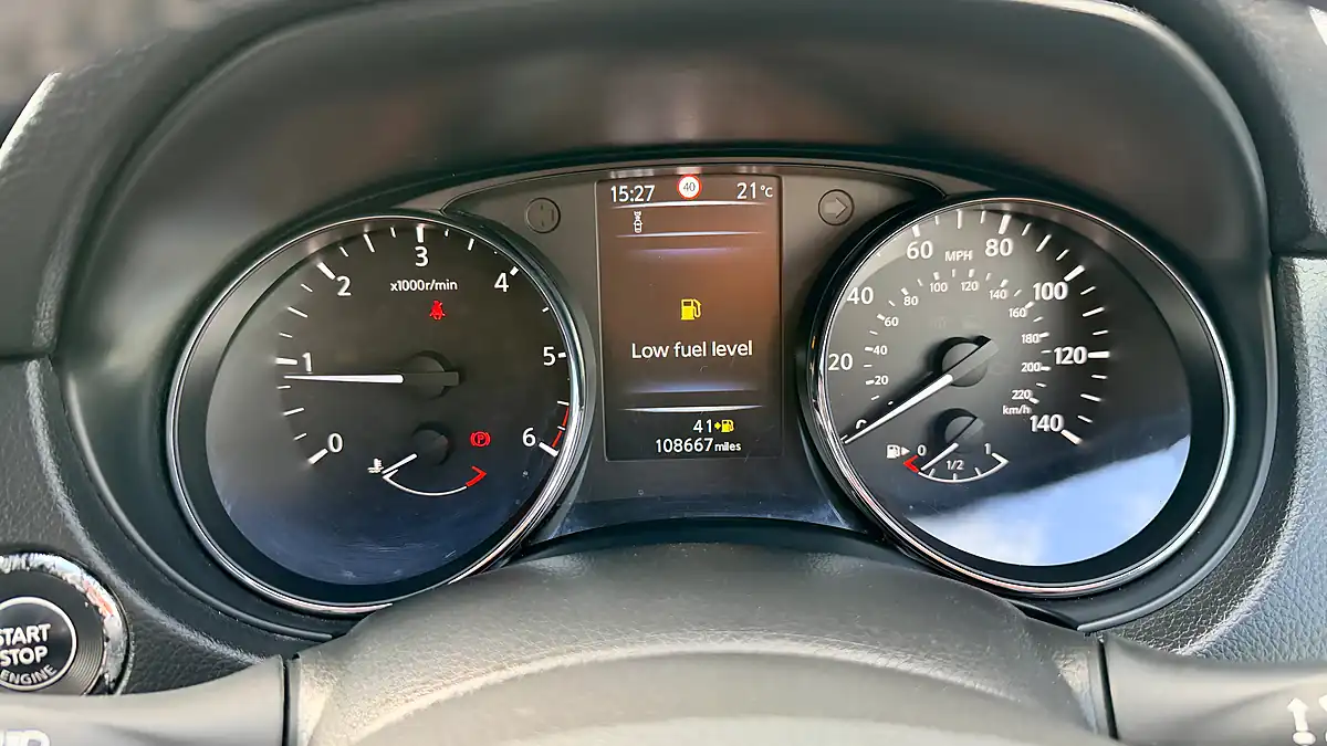 Used 2016 Nissan Qashqai N-Tec Red - Interior and Exterior details 10
