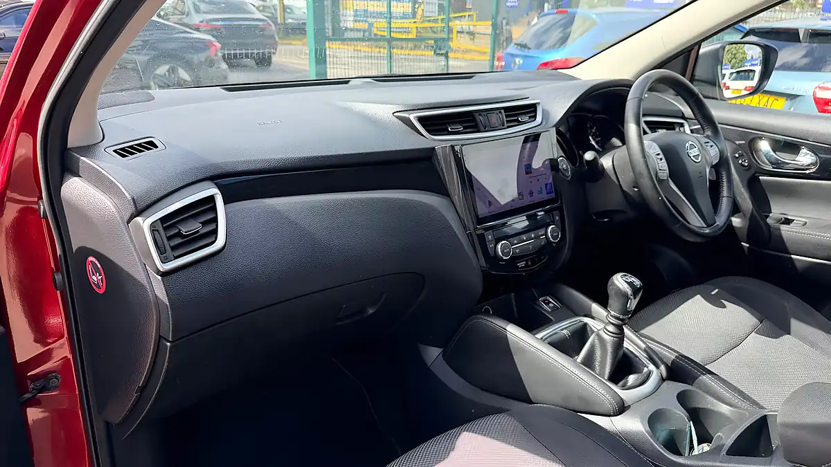 Used 2016 Nissan Qashqai N-Tec Red - Interior and Exterior details 11