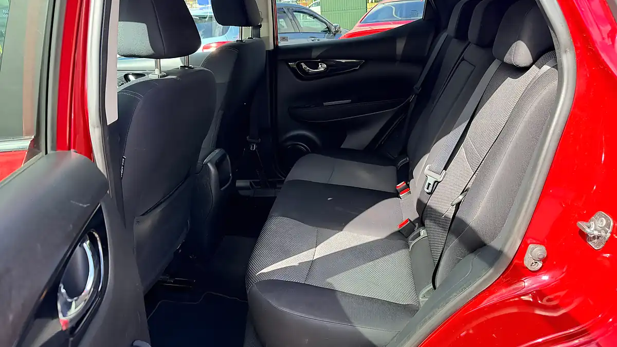 Used 2016 Nissan Qashqai N-Tec Red - Interior and Exterior details 12