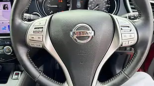 Used 2016 Nissan Qashqai N-Tec Red - Interior and Exterior details 15