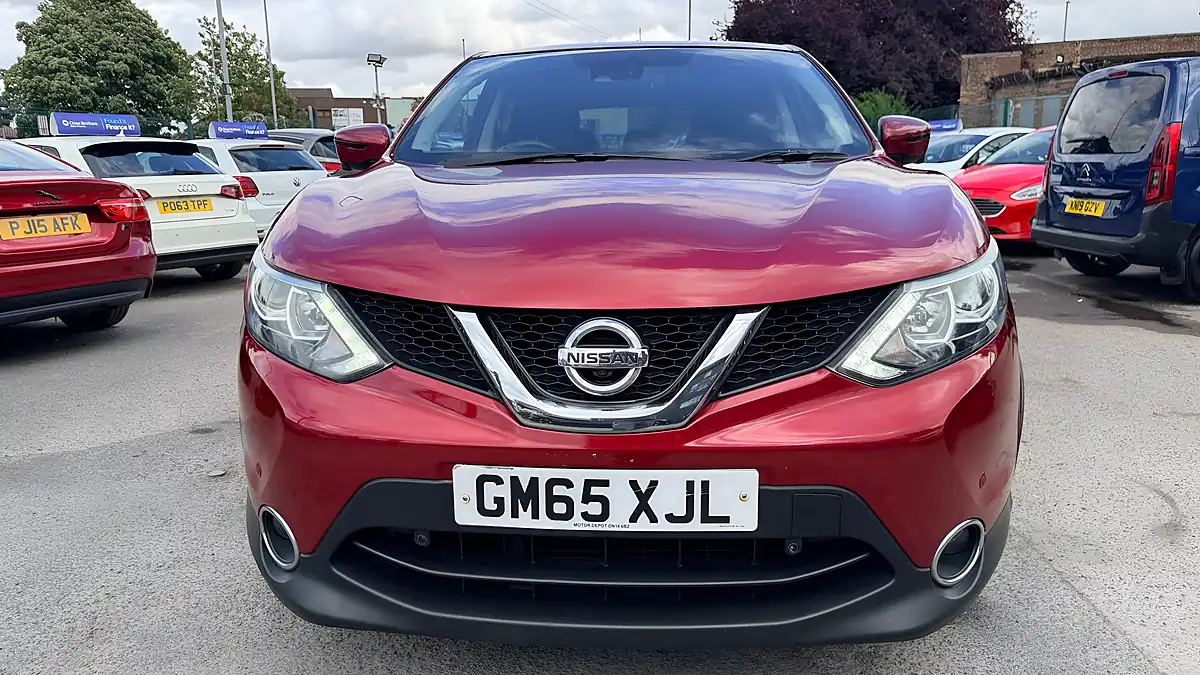 Used 2016 Nissan Qashqai N-Tec Red - Interior and Exterior details 18