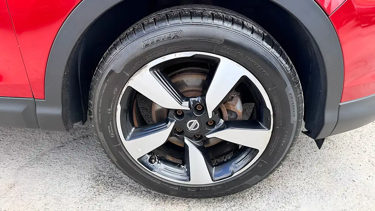 Used 2016 Nissan Qashqai N-Tec Red - Interior and Exterior details 19