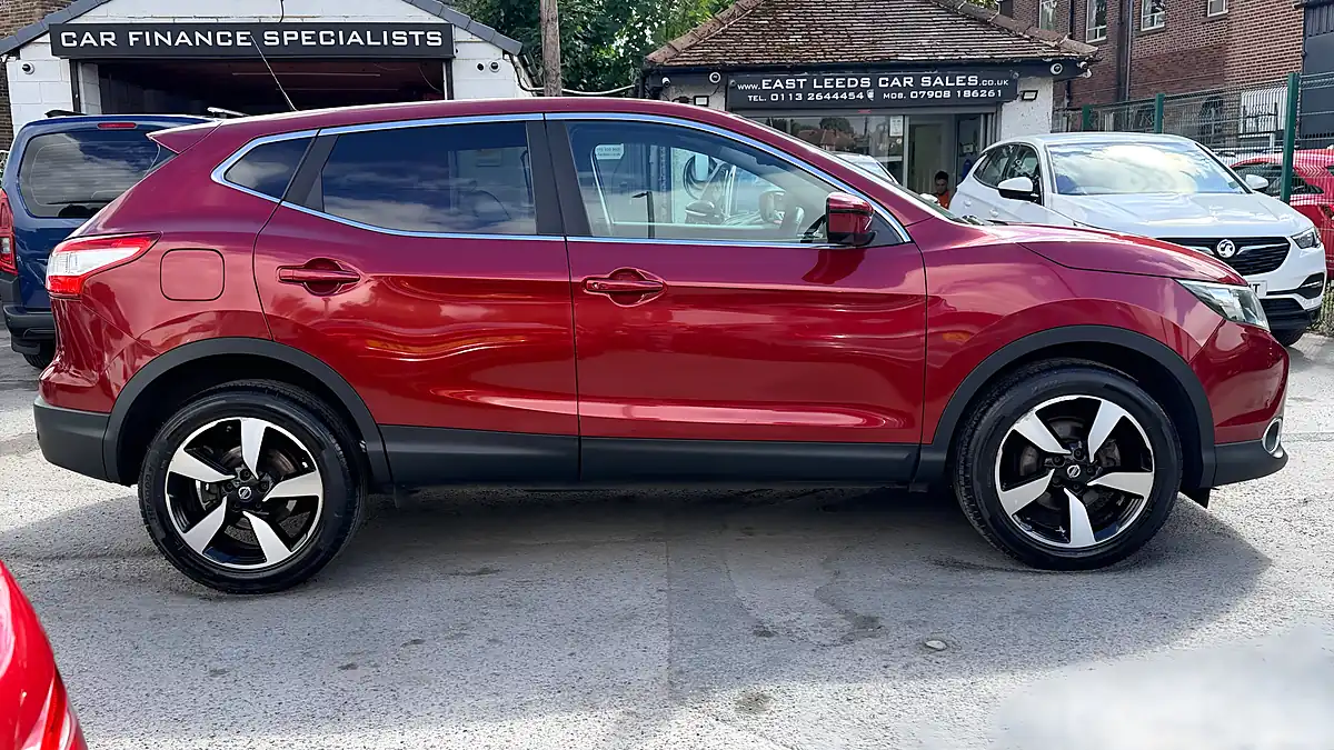 Used 2016 Nissan Qashqai N-Tec Red - Interior and Exterior details 2