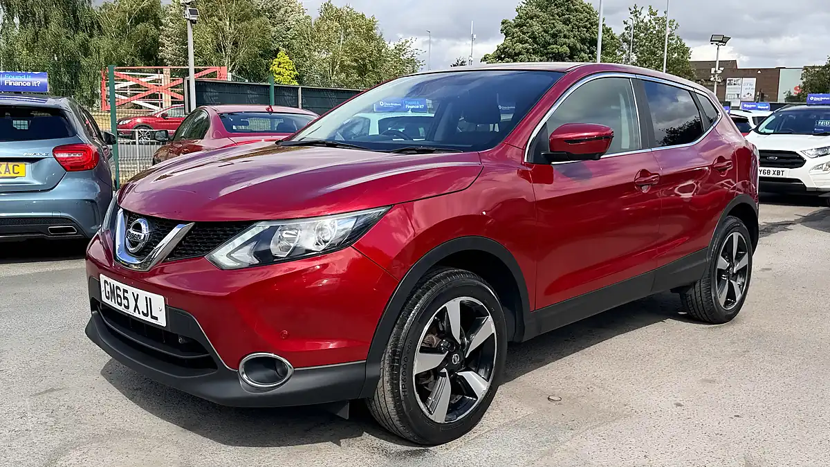 Used 2016 Nissan Qashqai N-Tec Red - Interior and Exterior details 7