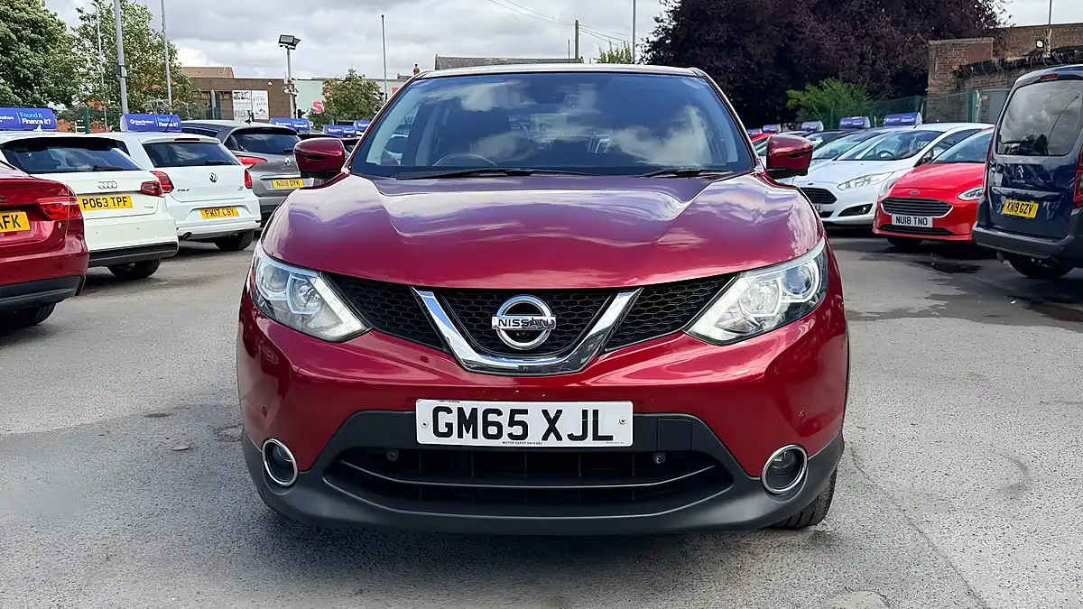 Used 2016 Nissan Qashqai N-Tec Red - Interior and Exterior details 8