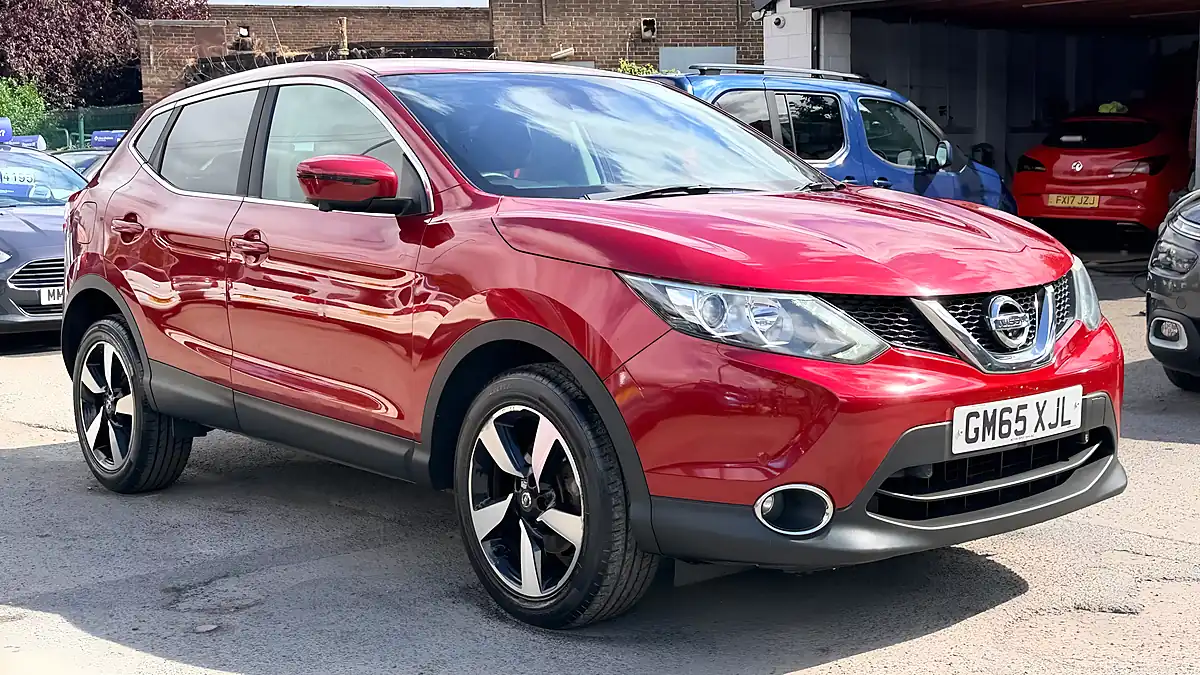 Used 2016 Nissan Qashqai N-Tec Red - Interior and Exterior details 9