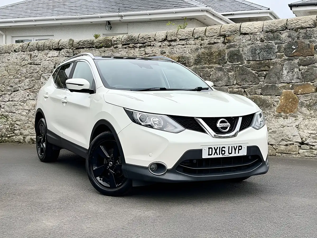 Used 2016 Nissan Qashqai N-Tec+ White - Front View