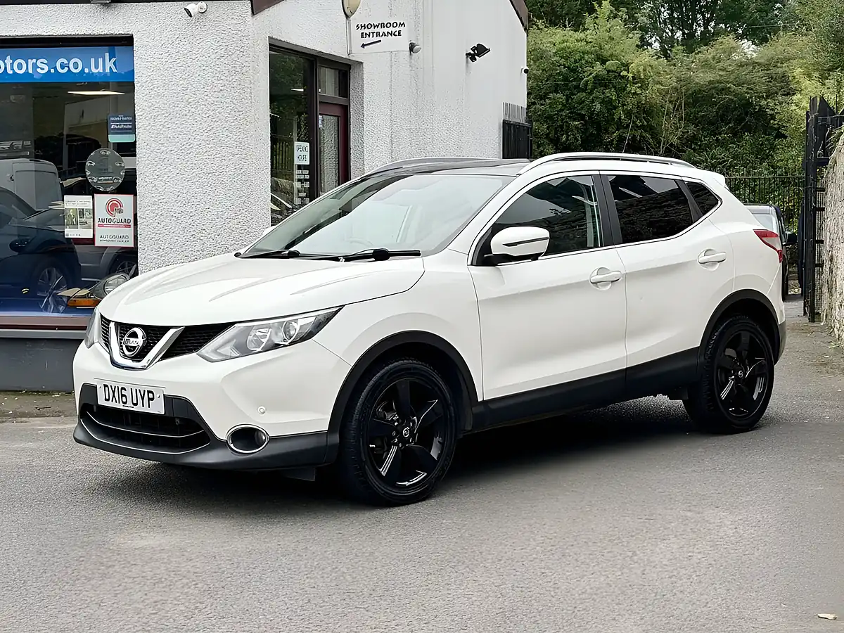 Used 2016 Nissan Qashqai N-Tec+ White - Interior and Exterior details 11