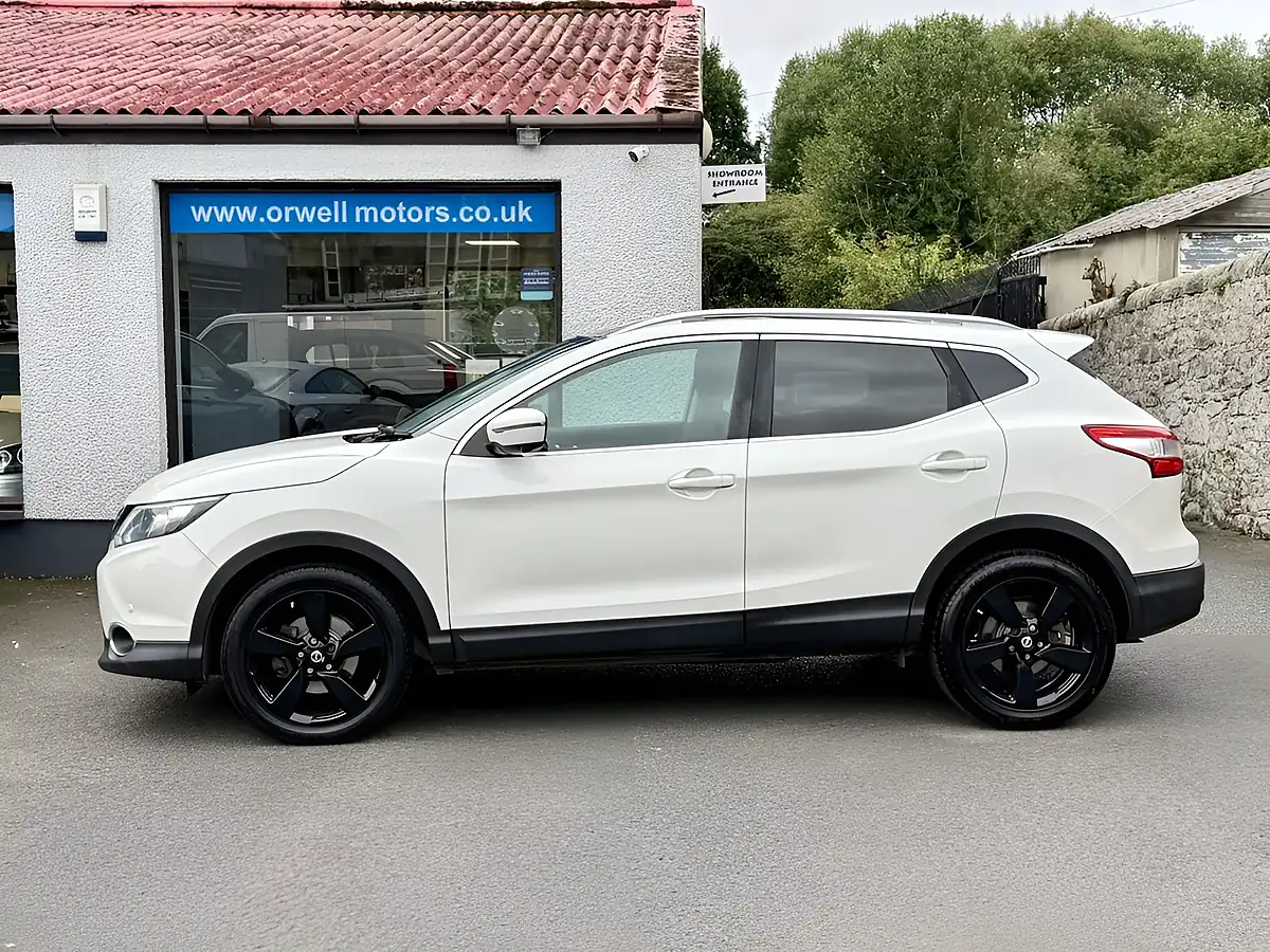Used 2016 Nissan Qashqai N-Tec+ White - Interior and Exterior details 13