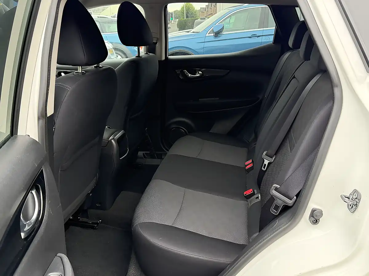 Used 2016 Nissan Qashqai N-Tec+ White - Interior and Exterior details 17
