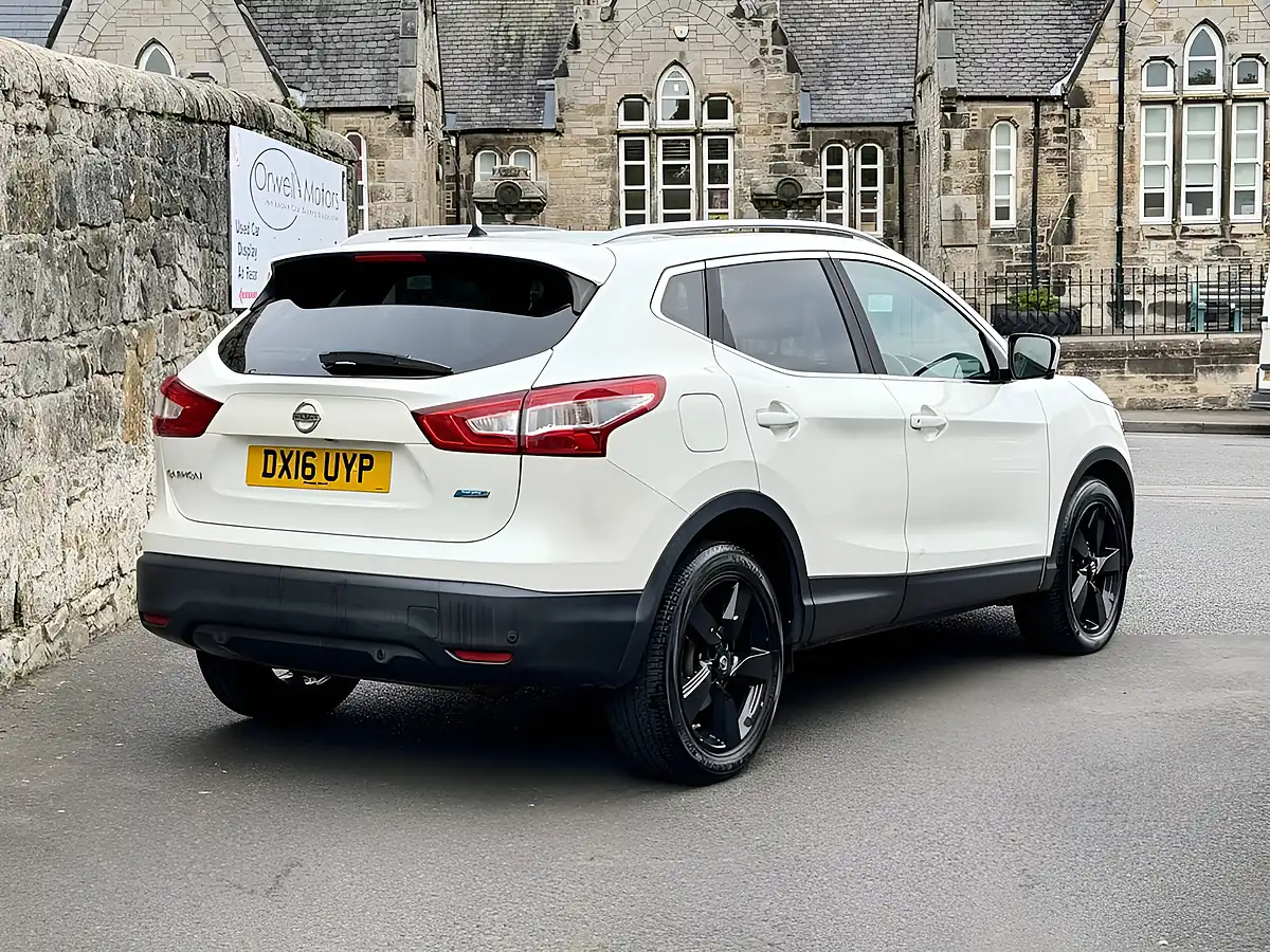 Used 2016 Nissan Qashqai N-Tec+ White - Interior and Exterior details 19