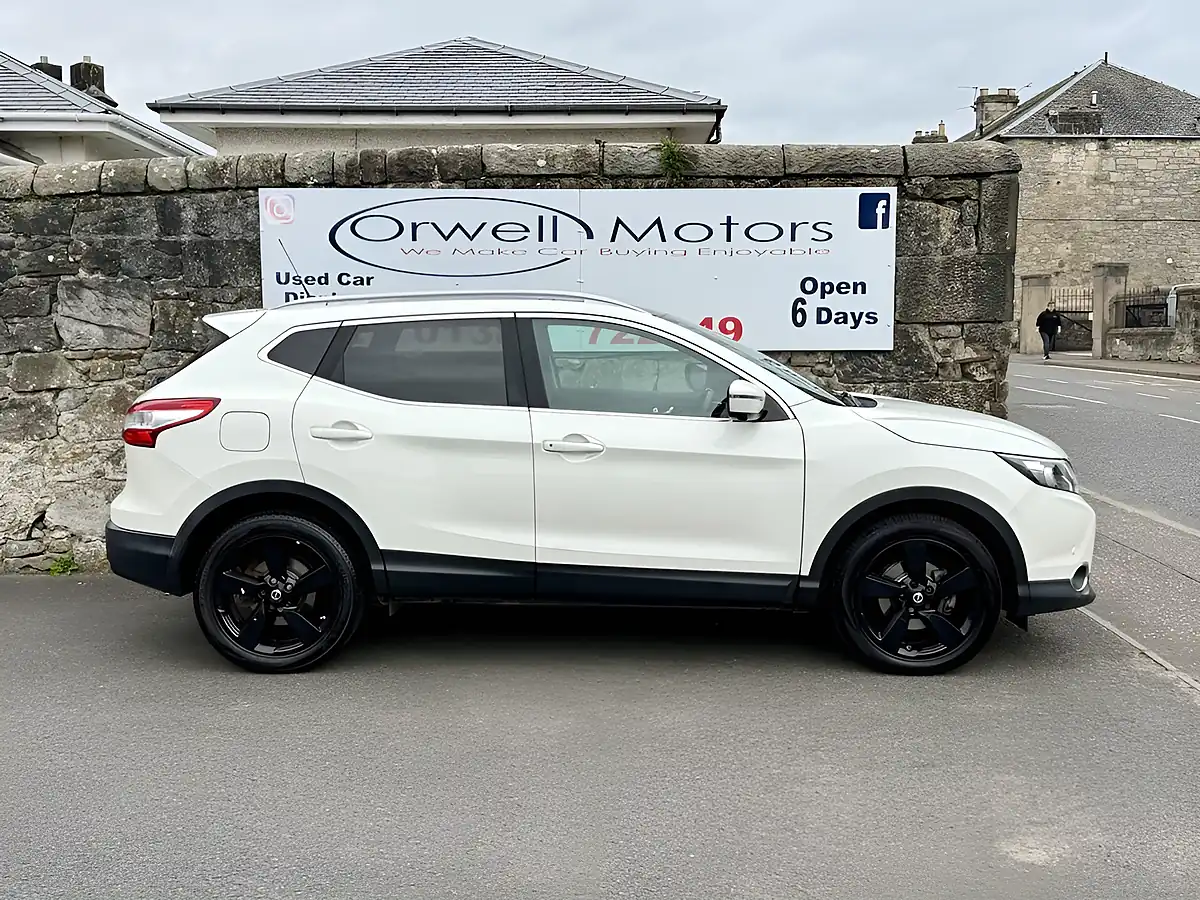 Used 2016 Nissan Qashqai N-Tec+ White - Interior and Exterior details 3