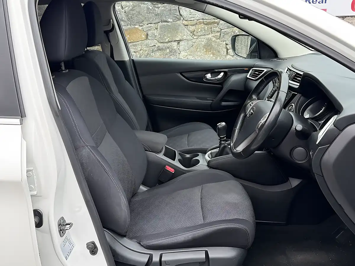 Used 2016 Nissan Qashqai N-Tec+ White - Interior and Exterior details 5