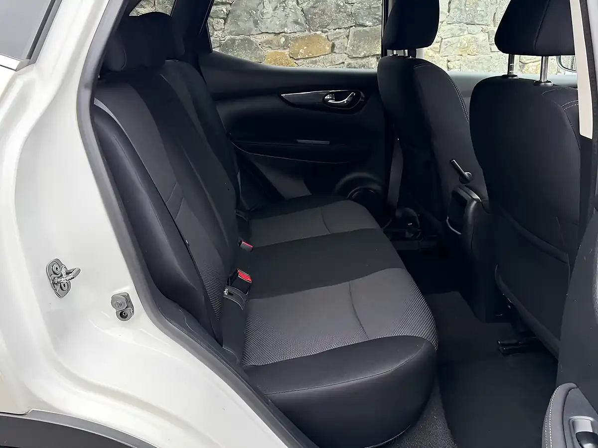 Used 2016 Nissan Qashqai N-Tec+ White - Interior and Exterior details 7