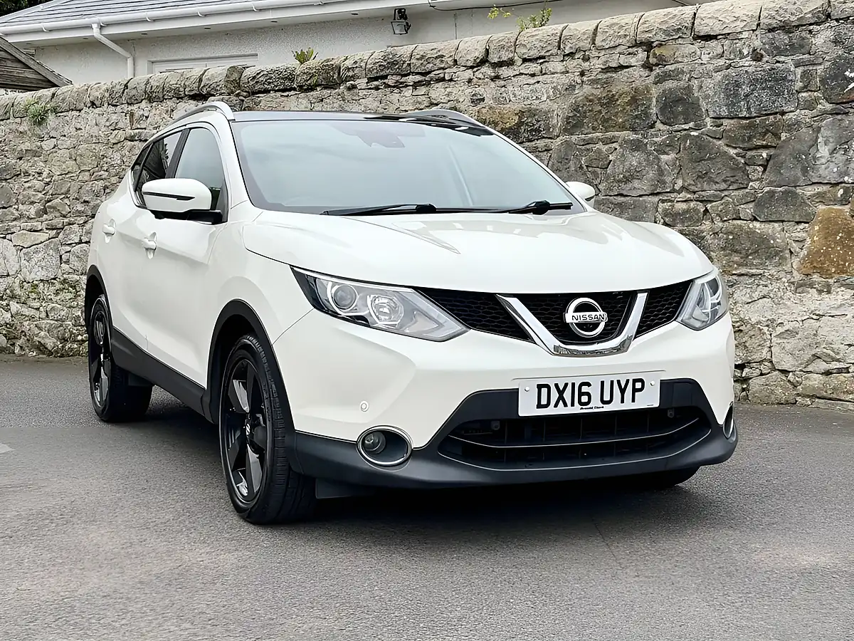 Used 2016 Nissan Qashqai N-Tec+ White - Interior and Exterior details 9