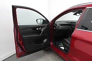 Used 2016 Nissan Qashqai N-Vision Red - Interior and Exterior details 12