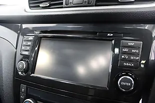 Used 2016 Nissan Qashqai N-Vision Red - Interior and Exterior details 15