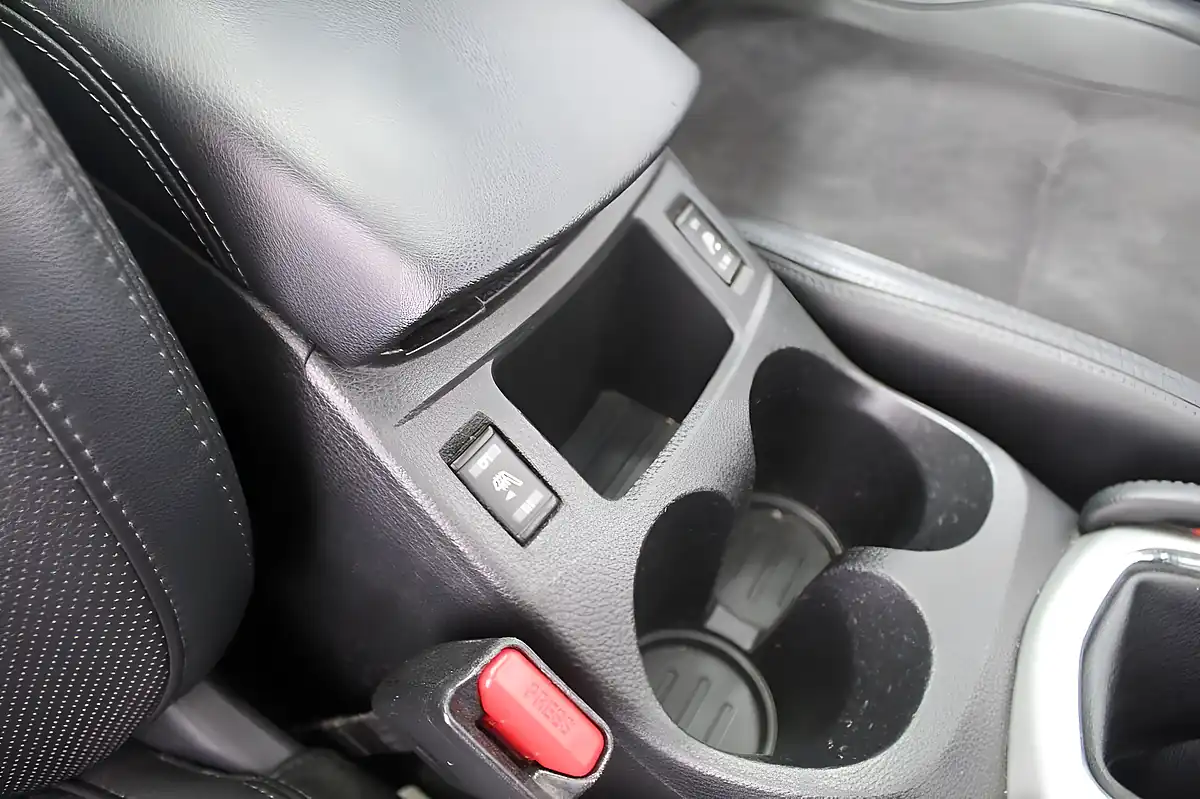 Used 2016 Nissan Qashqai N-Vision Red - Interior and Exterior details 16