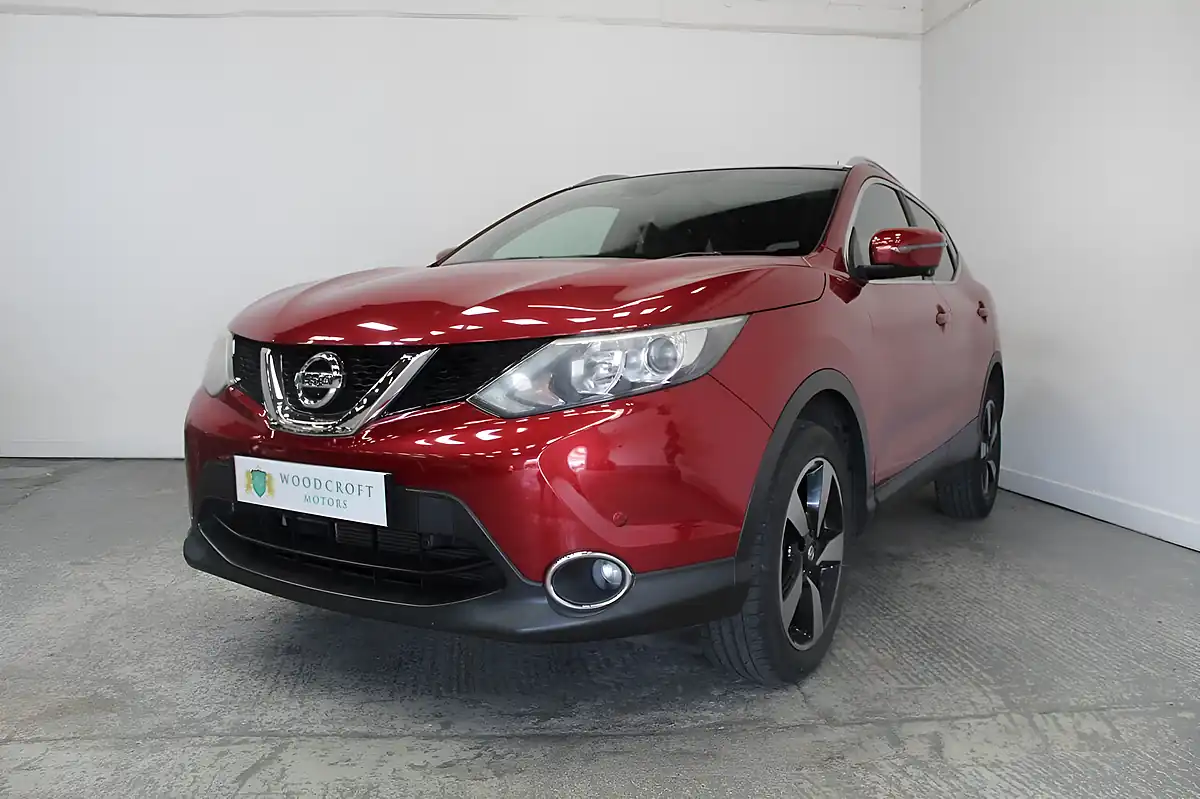 Used 2016 Nissan Qashqai N-Vision Red - Interior and Exterior details 2