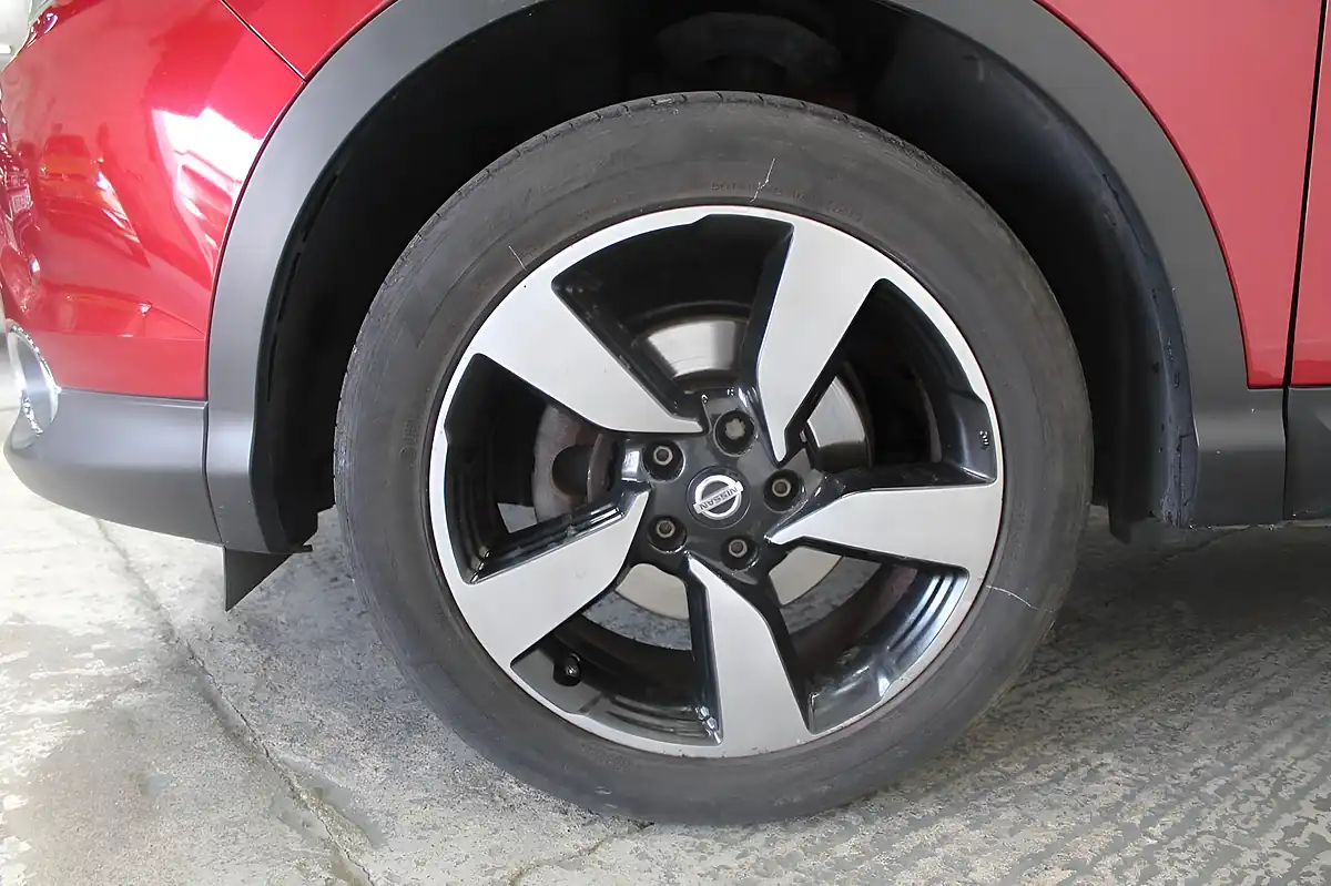 Used 2016 Nissan Qashqai N-Vision Red - Interior and Exterior details 20