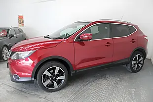 Used 2016 Nissan Qashqai N-Vision Red - Interior and Exterior details 4