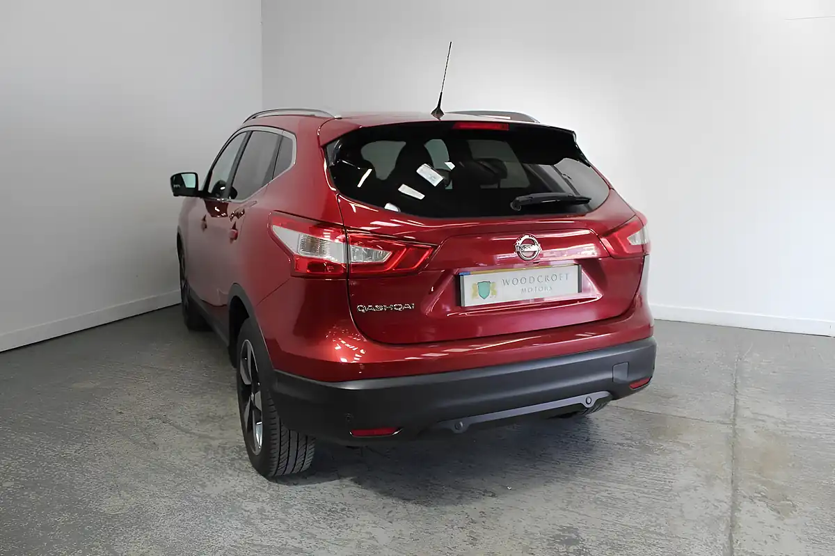Used 2016 Nissan Qashqai N-Vision Red - Interior and Exterior details 5