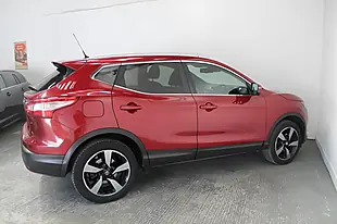 Used 2016 Nissan Qashqai N-Vision Red - Interior and Exterior details 8