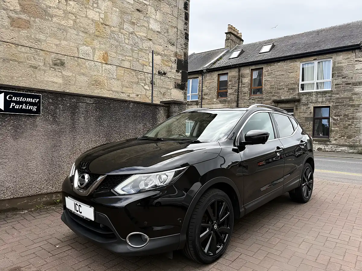 Used 2016 Nissan Qashqai Tekna Black - Interior and Exterior details 10