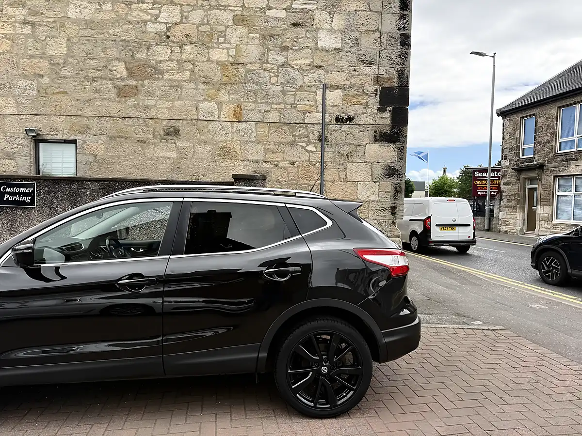 Used 2016 Nissan Qashqai Tekna Black - Interior and Exterior details 12
