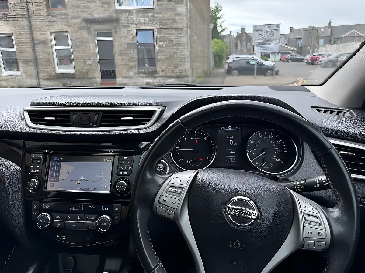 Used 2016 Nissan Qashqai Tekna Black - Interior and Exterior details 13