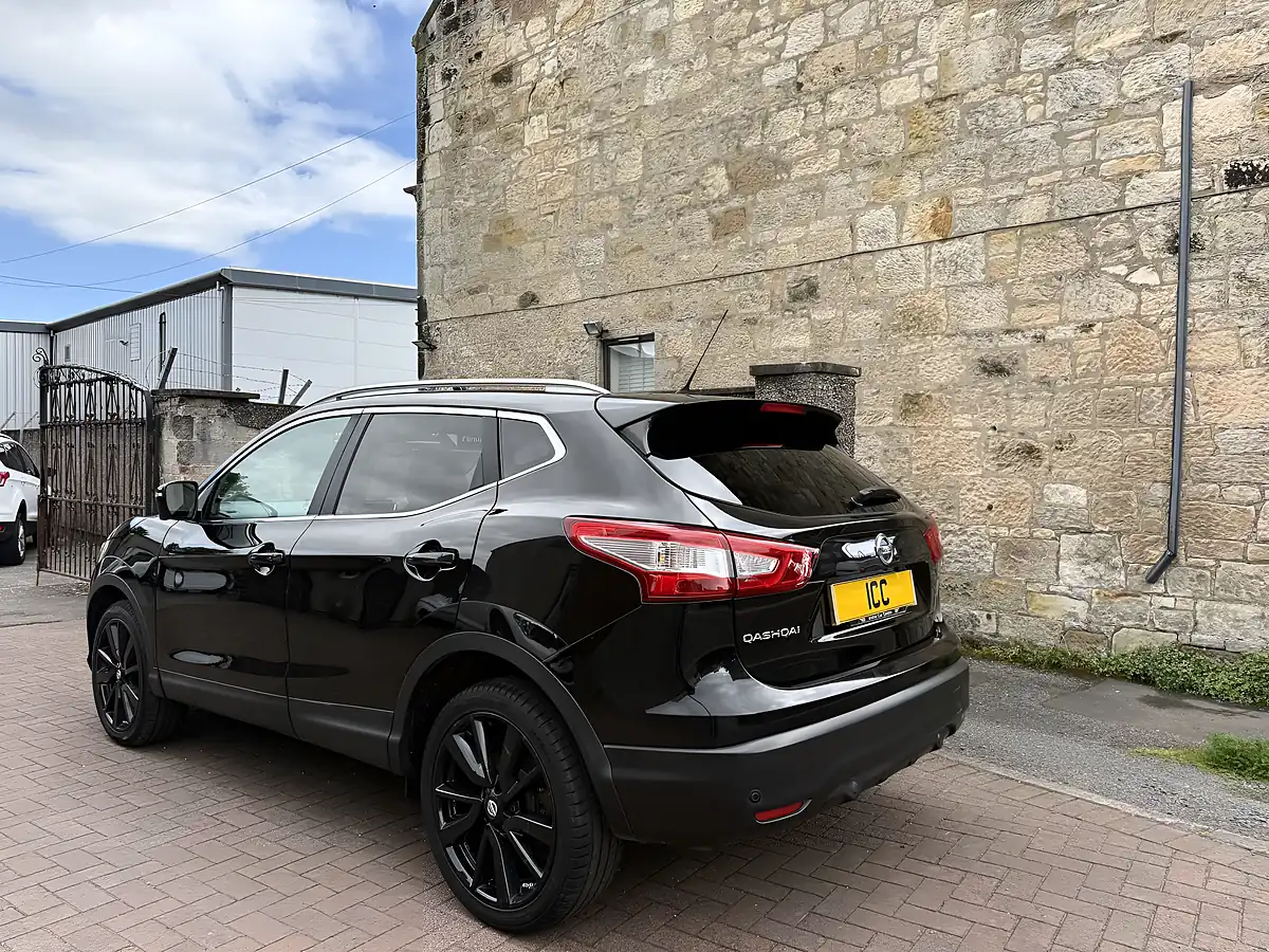 Used 2016 Nissan Qashqai Tekna Black - Interior and Exterior details 14