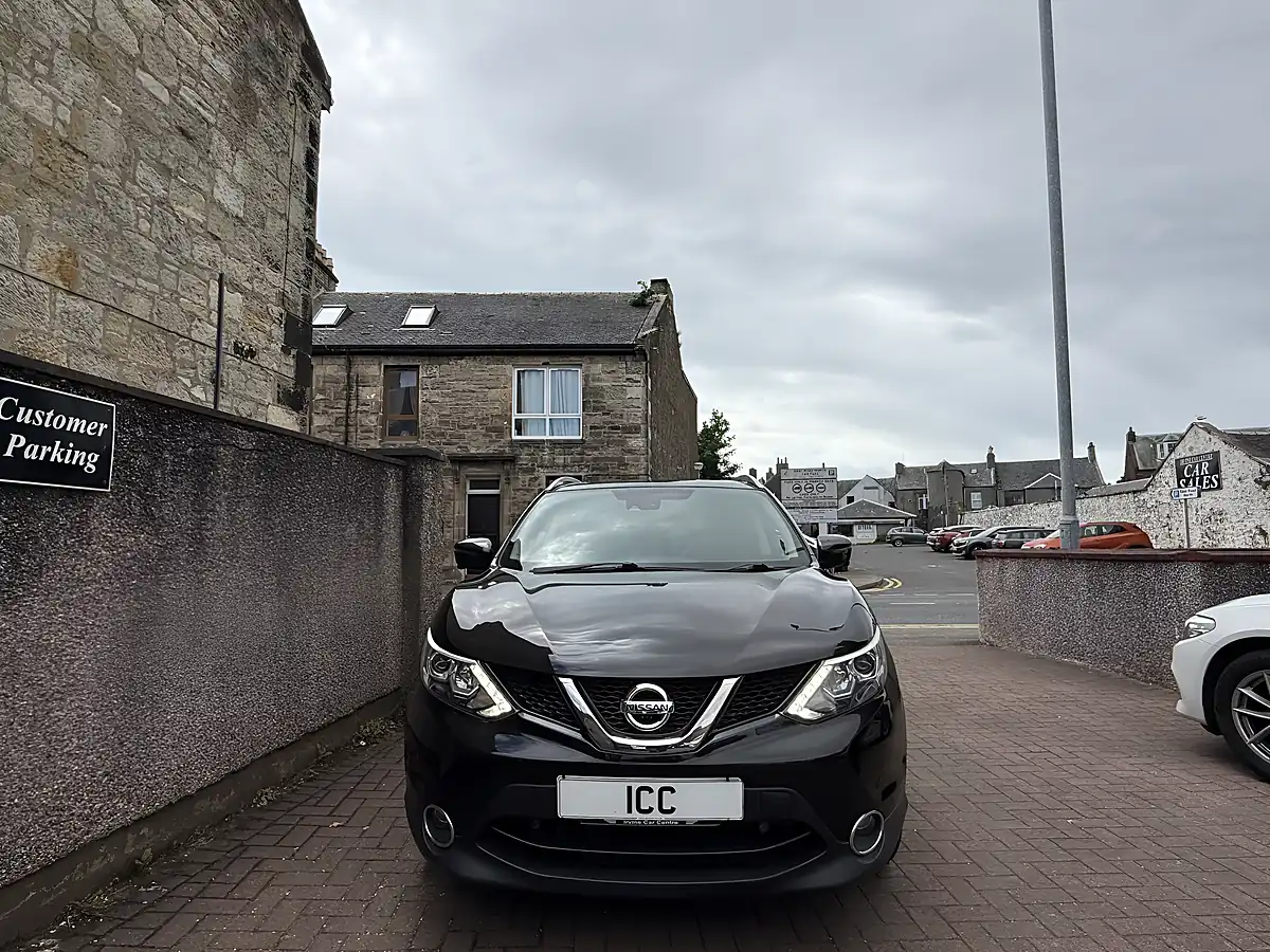 Used 2016 Nissan Qashqai Tekna Black - Interior and Exterior details 5
