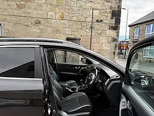 Used 2016 Nissan Qashqai Tekna Black - Interior and Exterior details 8