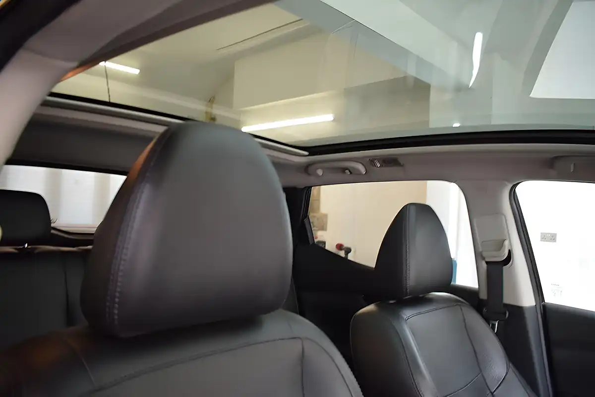 Used 2016 Nissan Qashqai Tekna Black - Interior and Exterior details 10