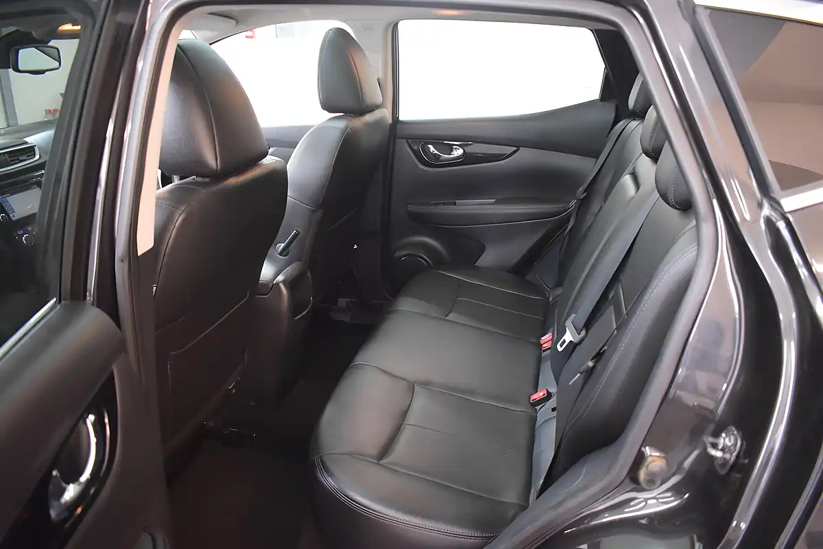 Used 2016 Nissan Qashqai Tekna Black - Interior and Exterior details 11