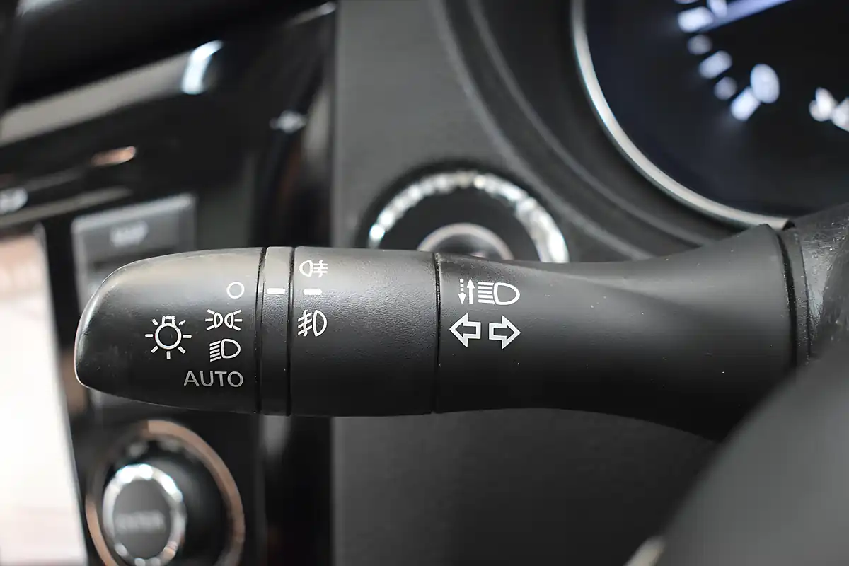 Used 2016 Nissan Qashqai Tekna Black - Interior and Exterior details 17