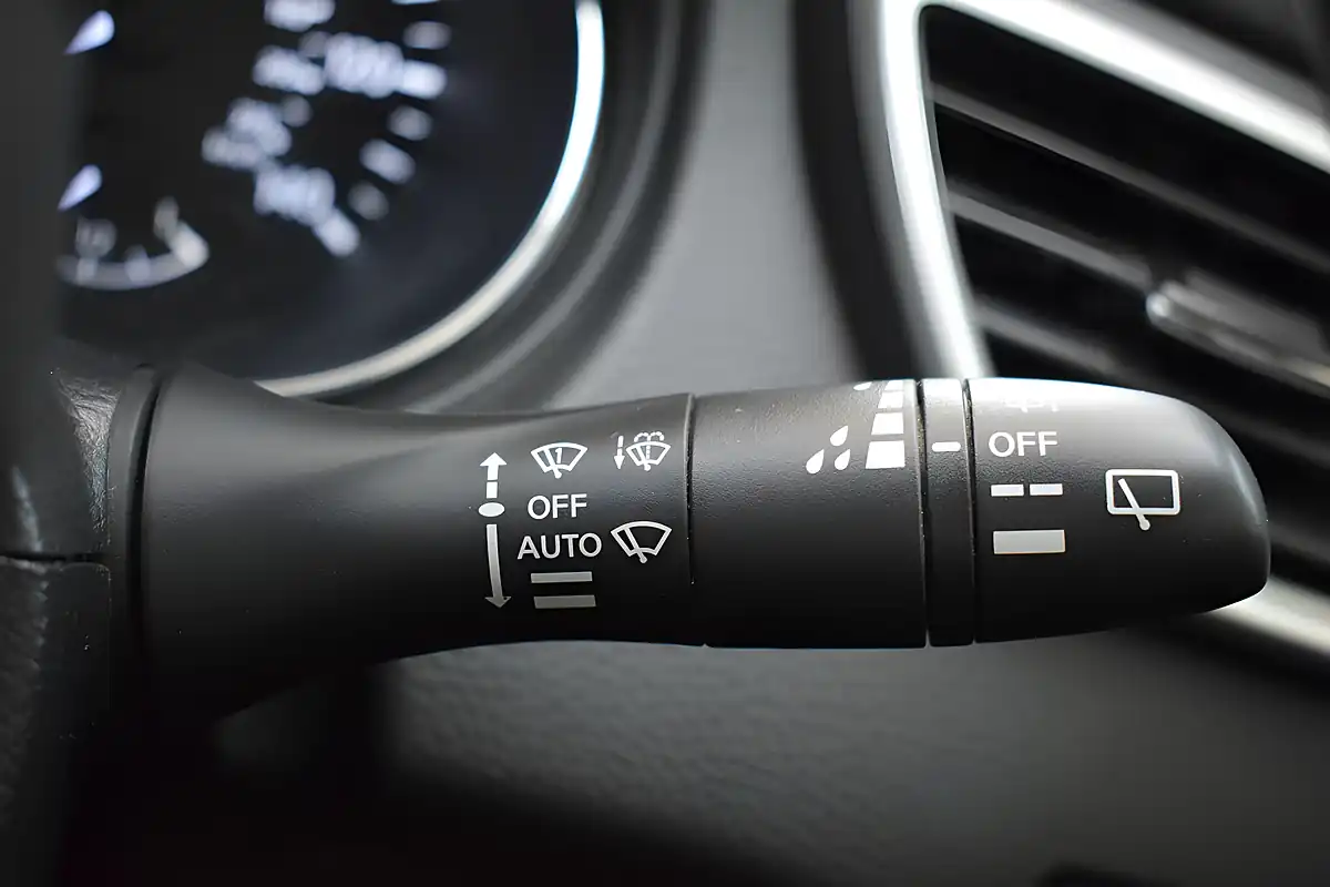 Used 2016 Nissan Qashqai Tekna Black - Interior and Exterior details 18