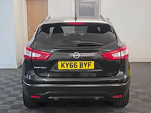 Used 2016 Nissan Qashqai Tekna Black - Interior and Exterior details 5