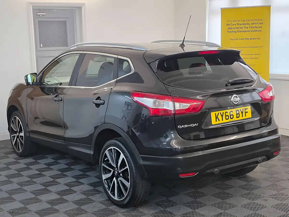 Used 2016 Nissan Qashqai Tekna Black - Interior and Exterior details 6