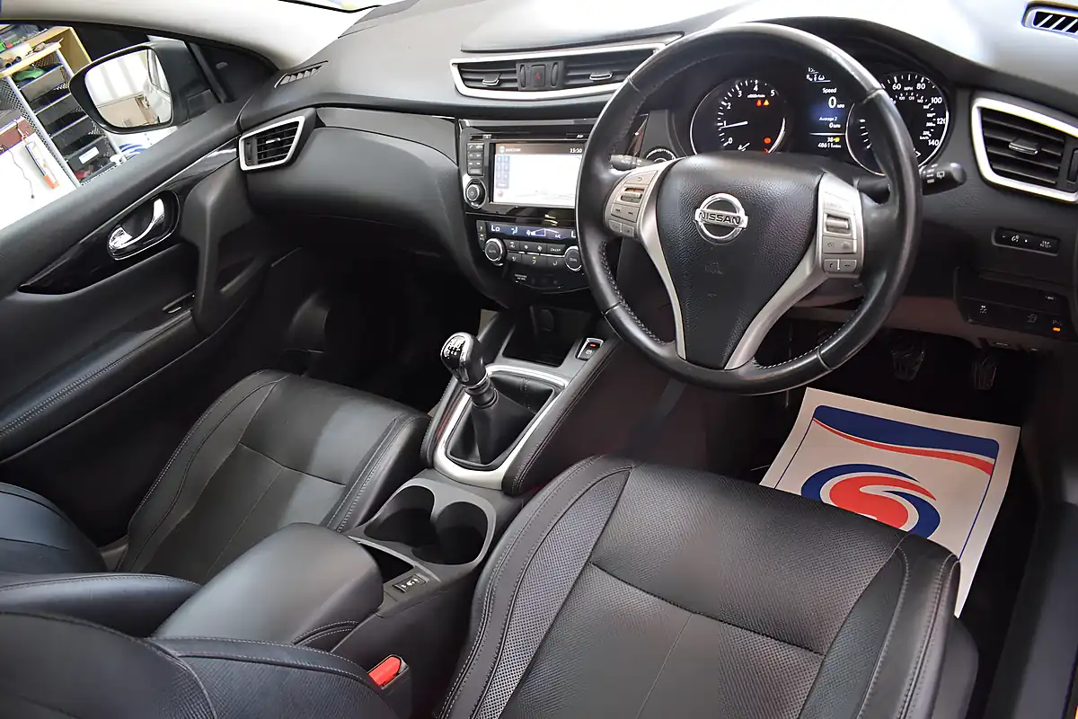 Used 2016 Nissan Qashqai Tekna Black - Interior and Exterior details 8