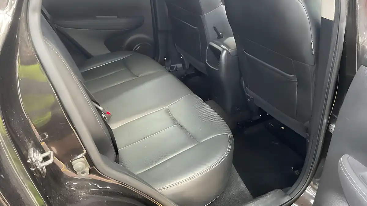 Used 2016 Nissan Qashqai Tekna Black - Interior and Exterior details 11